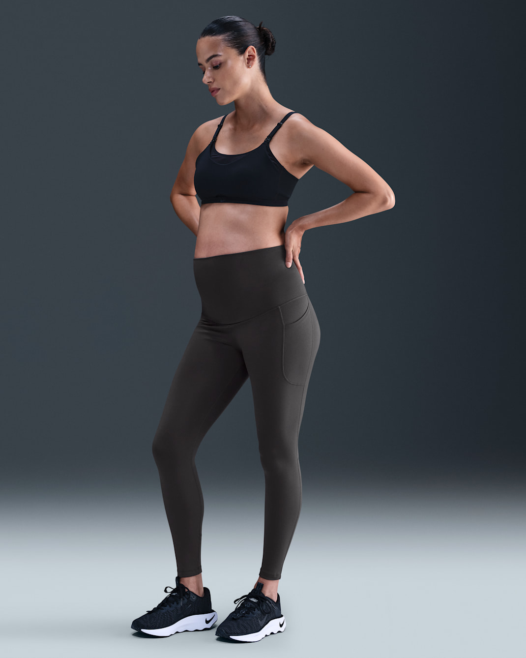 Leggings de maternidad de tiro alto de 7/8 con bolsillos para mujer Nike (M) One - Gris trueno