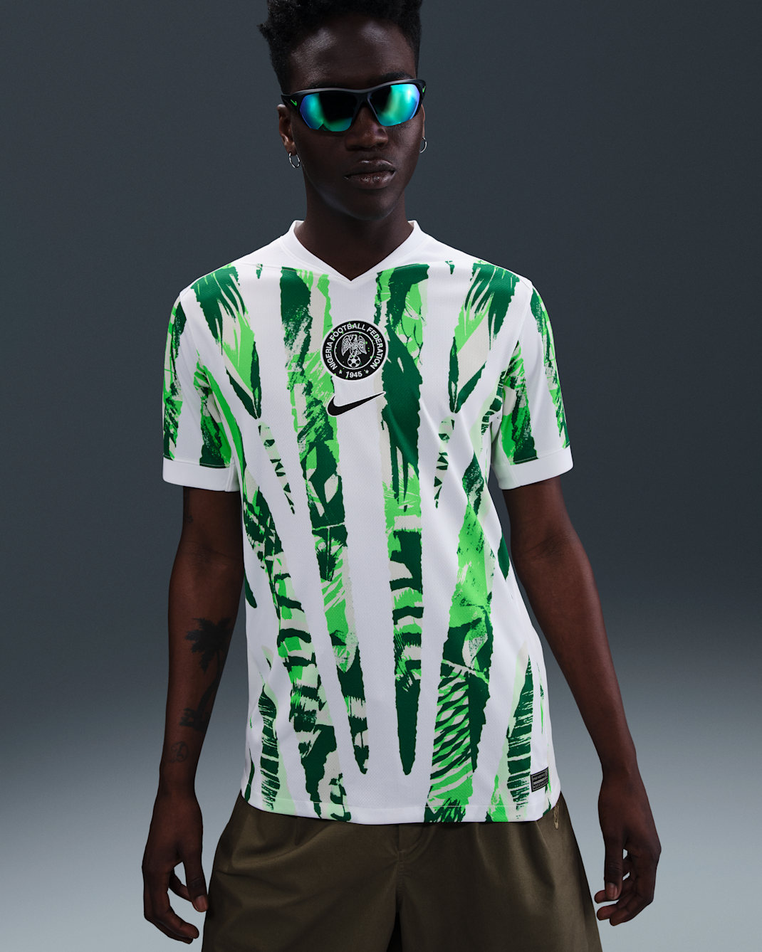 Nigéria 2025 Stadium idegenbeli (női csapat) Nike Dri-FIT férfi replika futballmez - Fehér/Pine Green/Green Strike/Fekete