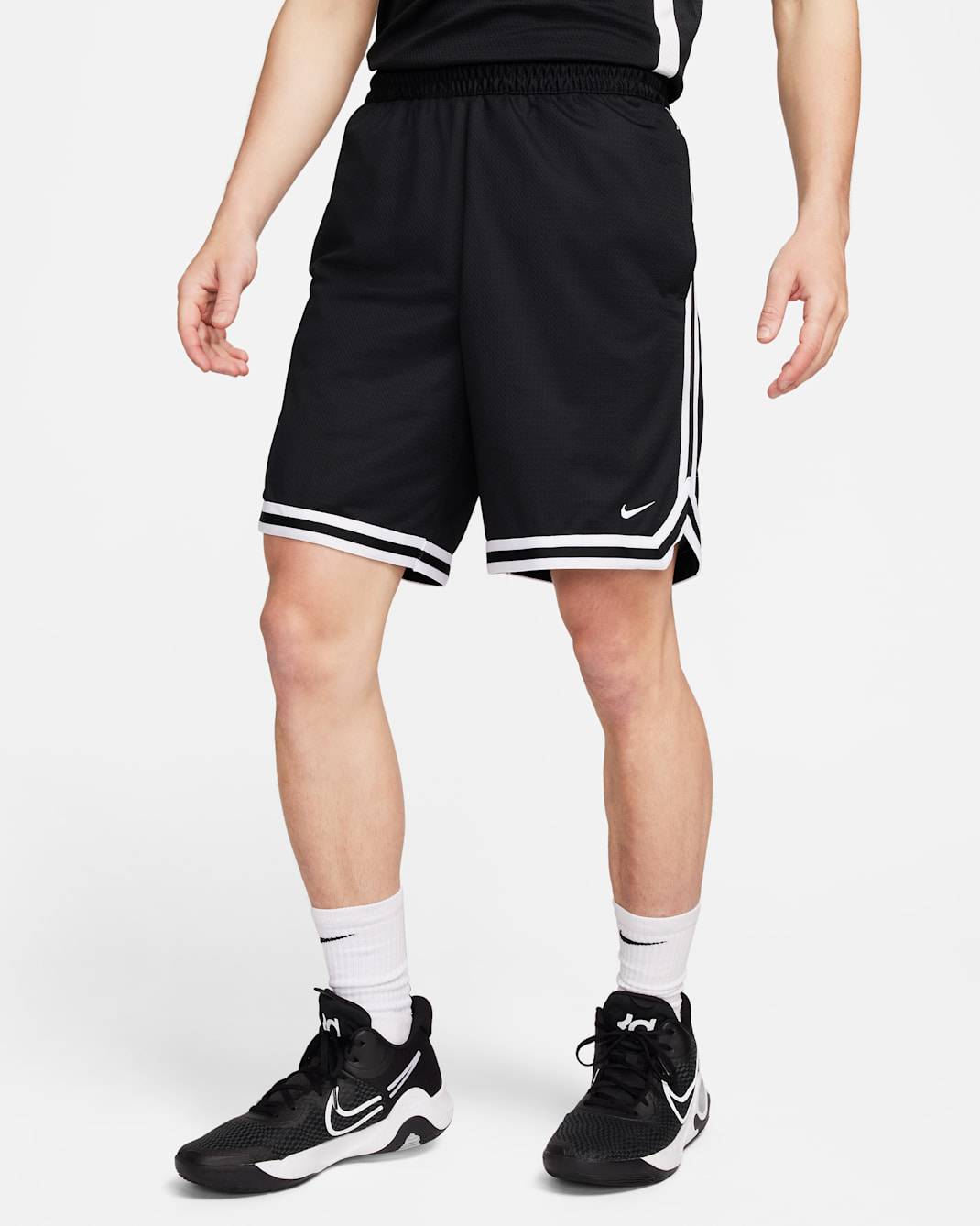 กางเกงบาสเก็ตบอลขาสั้น 8 นิ้วผู้ชาย Dri-FIT Nike DNA - ดำ/ขาว/ขาว