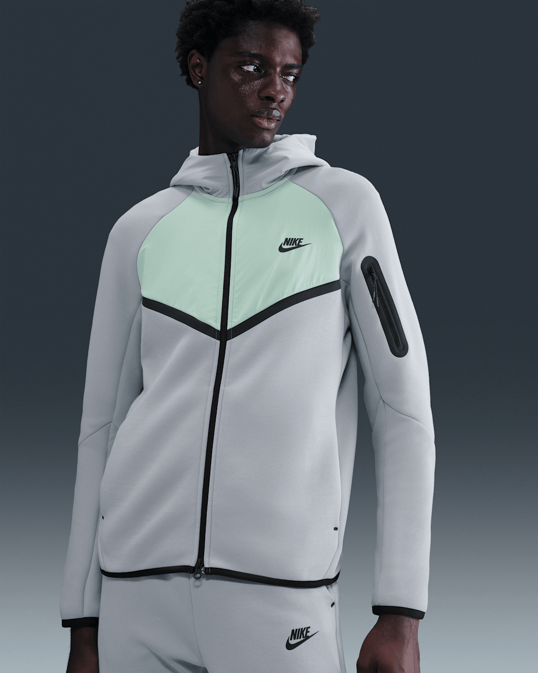 Nike Tech Windrunner-Jacke aus Fleece mit durchgehendem Reißverschluss (Herren) - Wolf Grey/Mint Foam/Schwarz