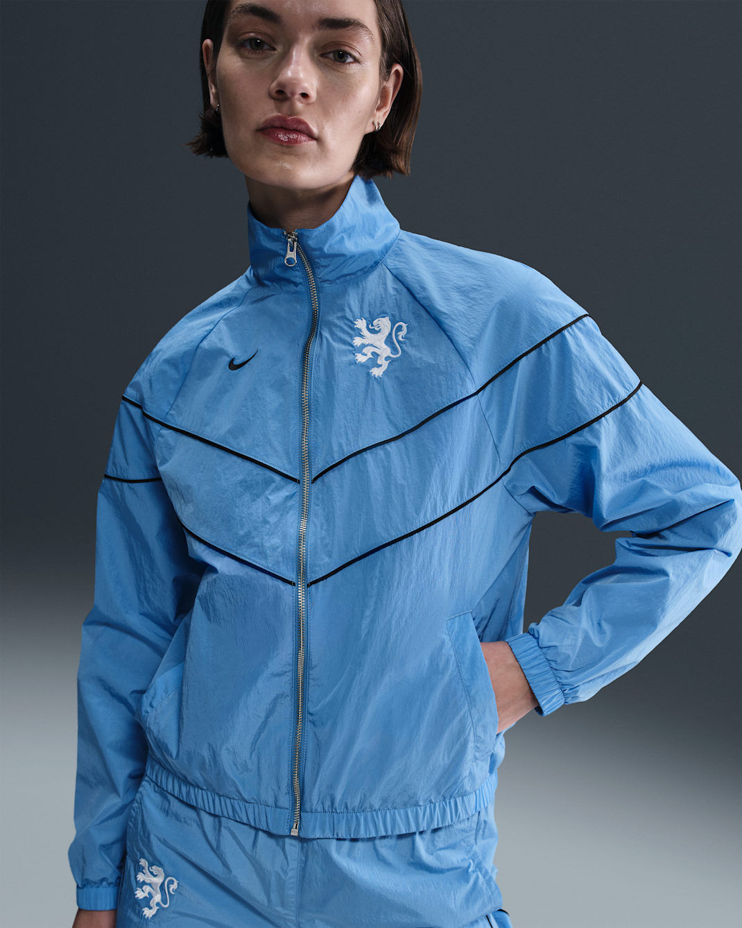 Niederlande Windrunner Nike Football Jacke aus UV-Gewebe (Damen) - Blue Beyond/Blue Beyond/Schwarz/Schwarz