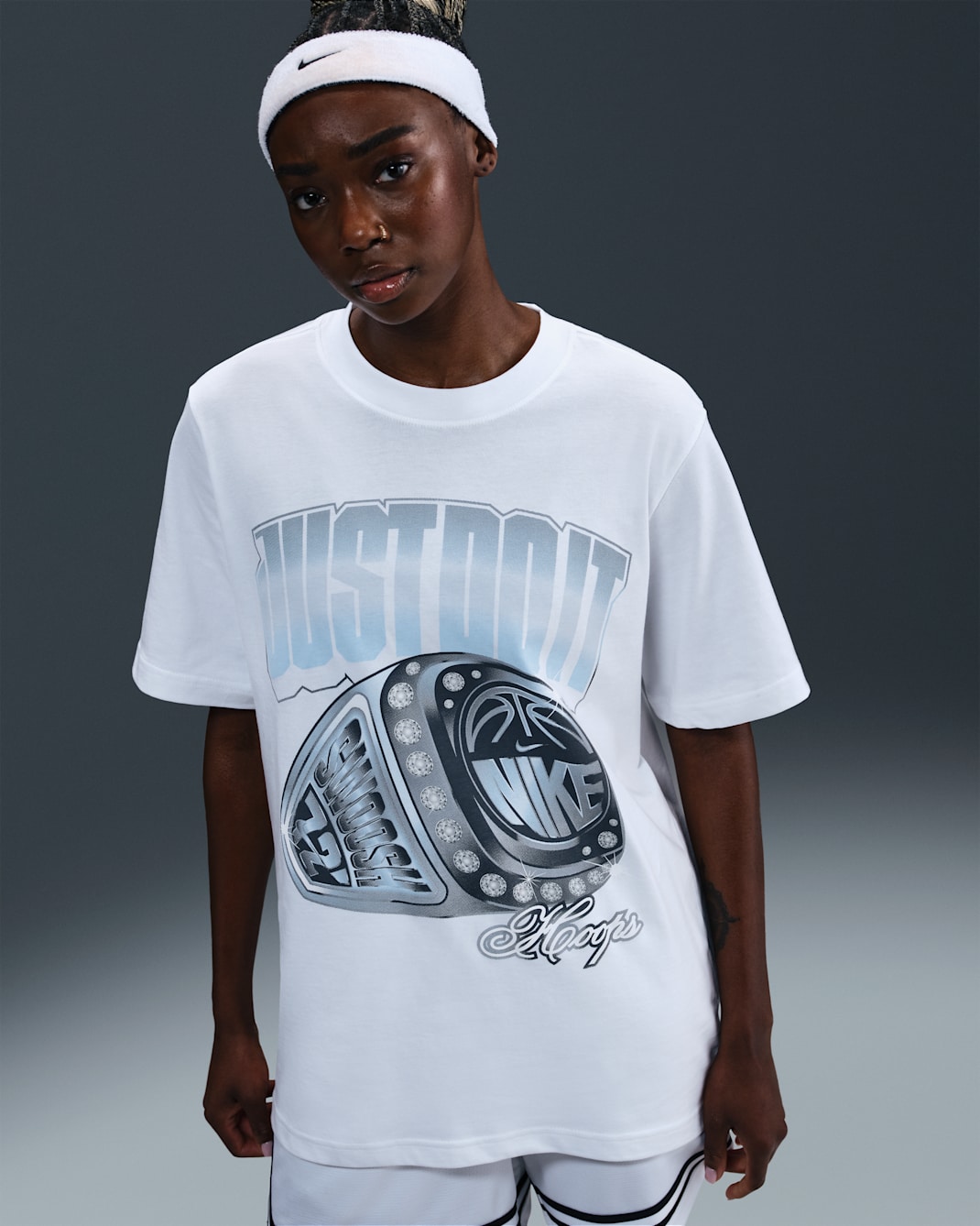 Playera de básquetbol de manga corta holgada para mujer Nike - Blanco