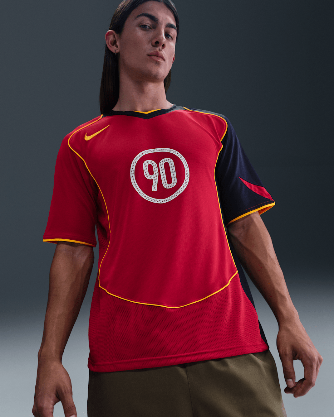 Jersey de fútbol Dri-FIT para hombre Nike Total 90 - Rojo gimnasio/Azul marino medianoche/Oro universitario/Oro universitario