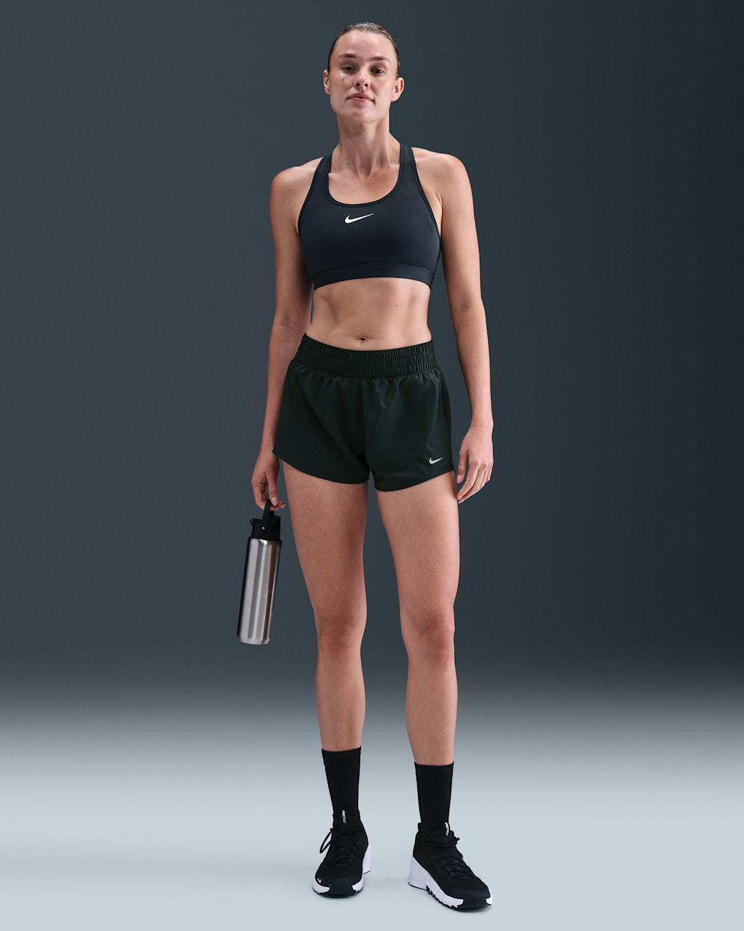 Shorts con forro de ropa interior Dri-FIT de tiro medio de 8 cm para mujer Nike One - Alga
