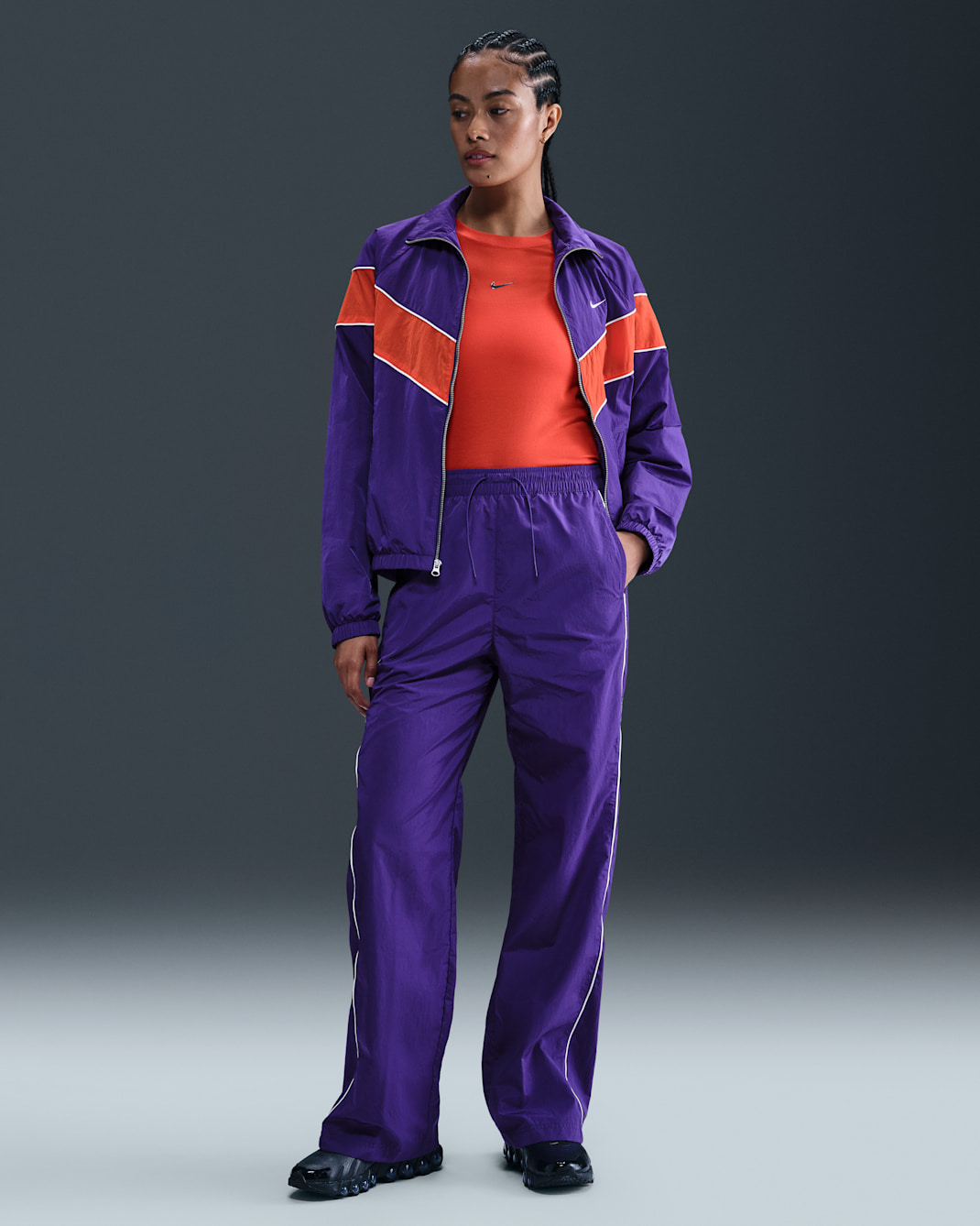 Nike Windrunner Webhose mit offenem Saum und hohem Taillenbund (Damen) - Court Purple/Sail/Sail