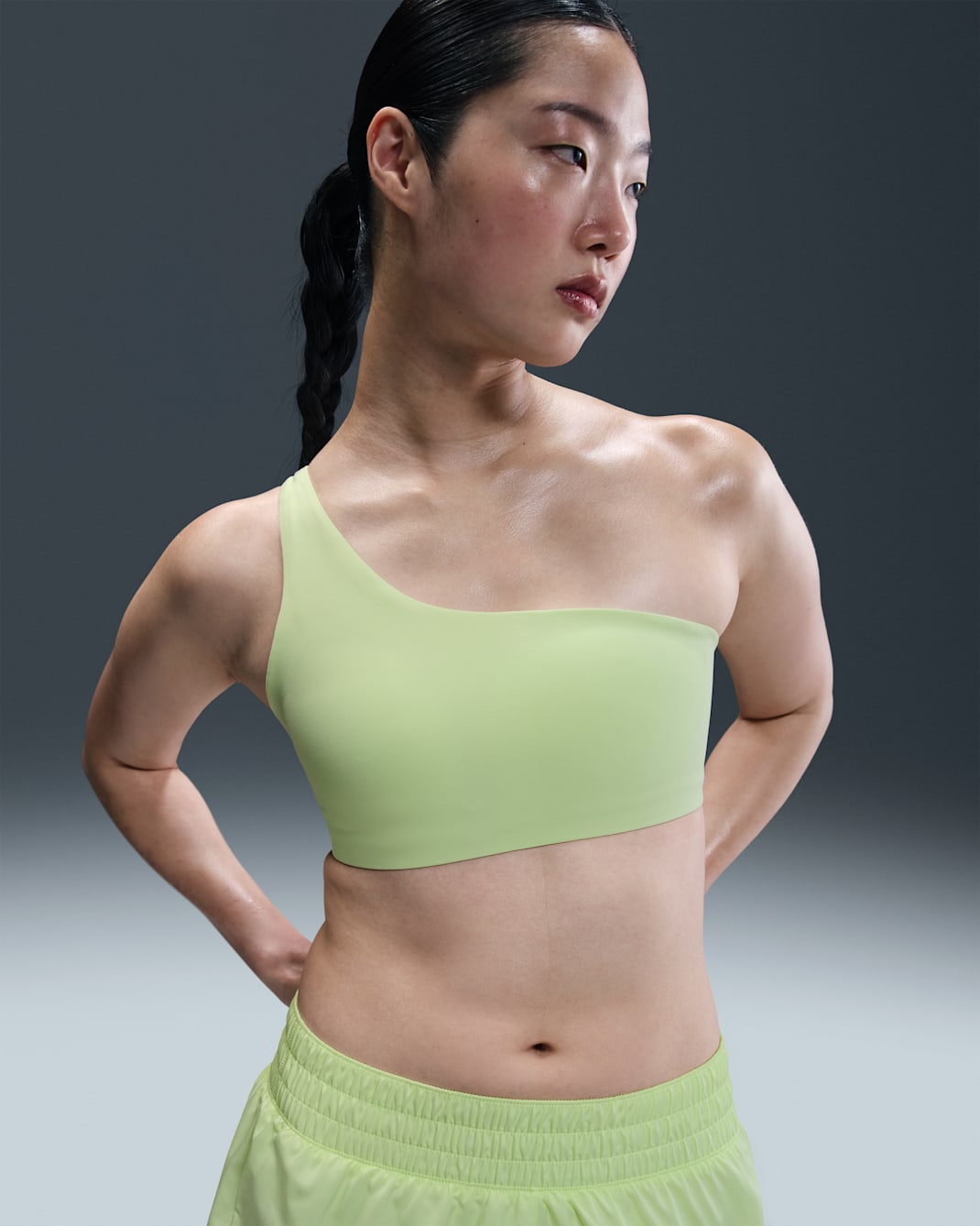 ナイキ ゼンビー アシンメトリカル ウィメンズ ライトサポート パッディド スポーツブラ - ベアリーボルト