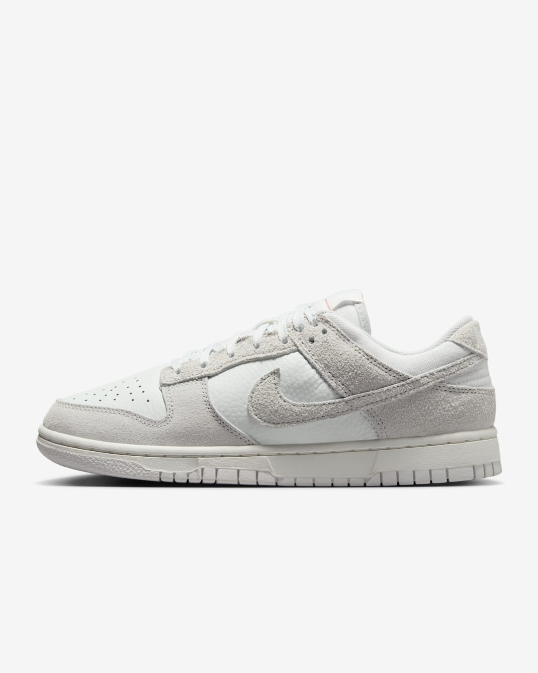 Tenis para mujer Nike Dunk Low - Blanco cumbre/Rojo universitario/Polvo fotón