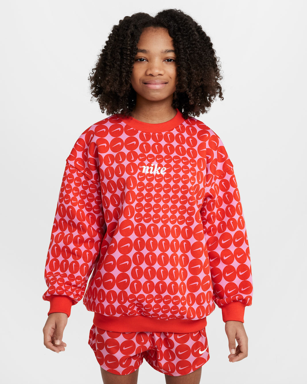 Sweatshirt de gola redonda folgada Nike Sportswear Club Fleece Júnior (Rapariga) - Vermelho Picante/Branco
