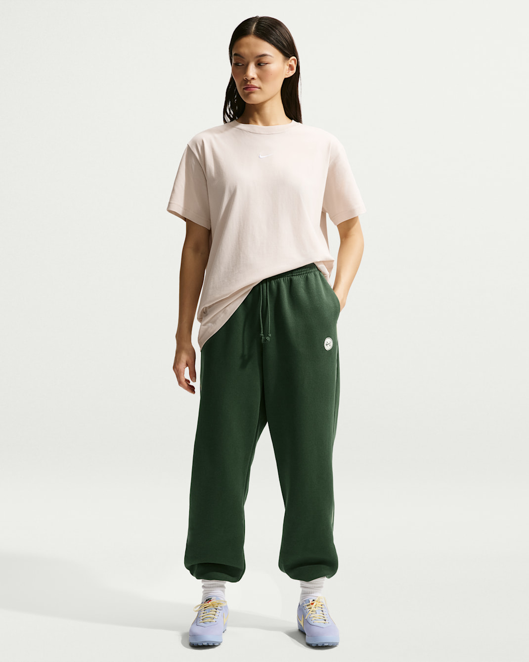 Nike Sportswear Phoenix Fleece Women's Oversized High-Waisted Graphic Trousers - Fir/Alabaster