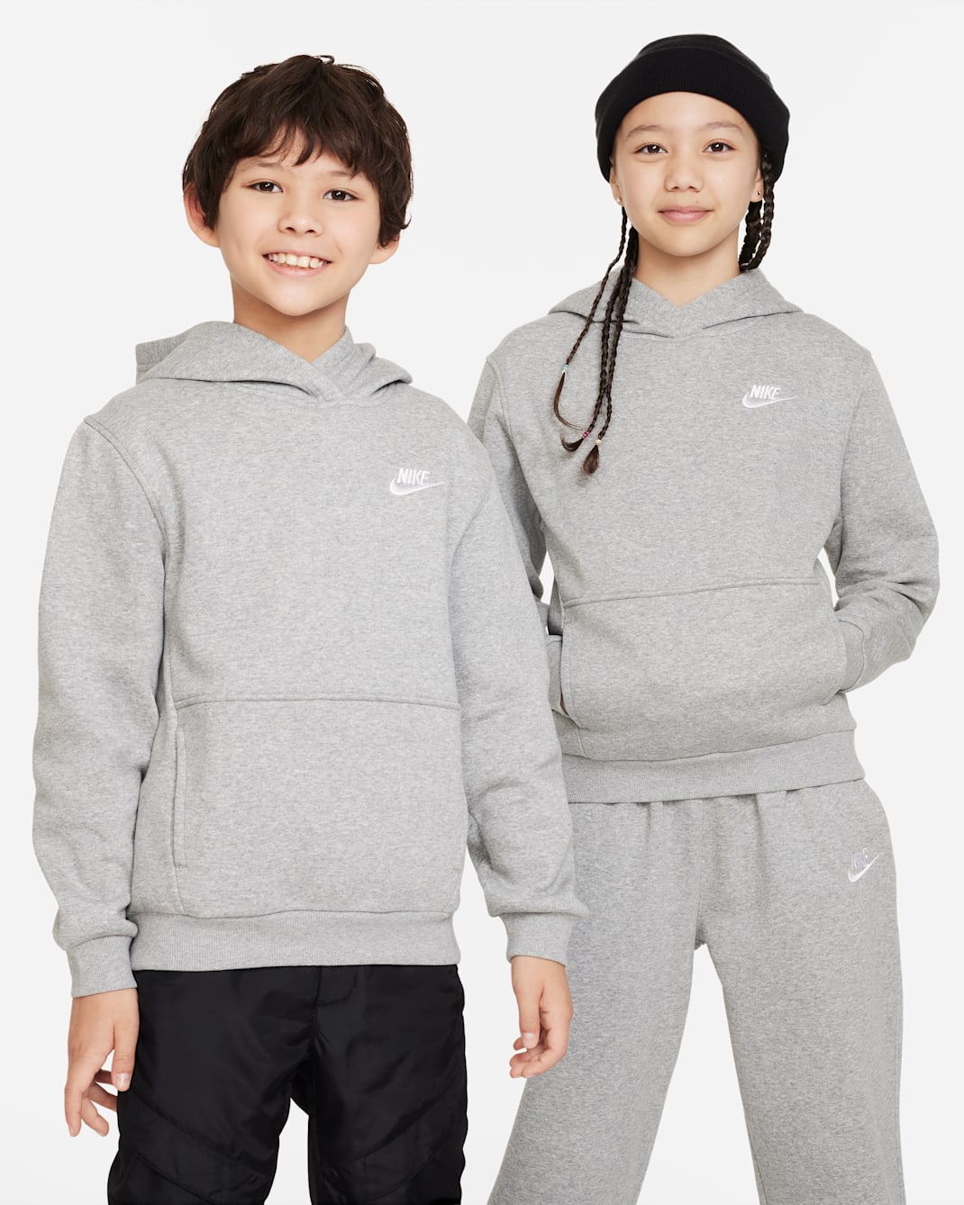 Nike Sportswear Club Fleece Older Kids' Pullover Hoodie - Dark Grey Heather/White