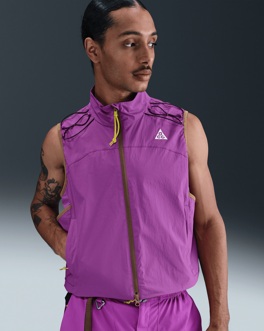 Chaleco Nike ACG "Death Bloom" - Bold Berry/Mosswood Brown/Negro/Summit White