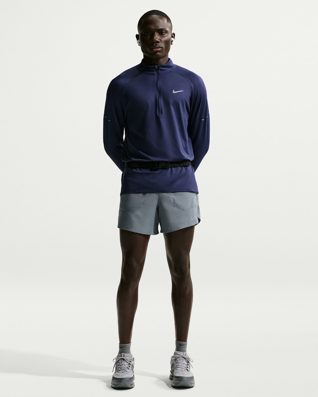Shorts de correr Dri-FIT de 13 cm 2 en 1 para hombre Nike Stride - Gris humo