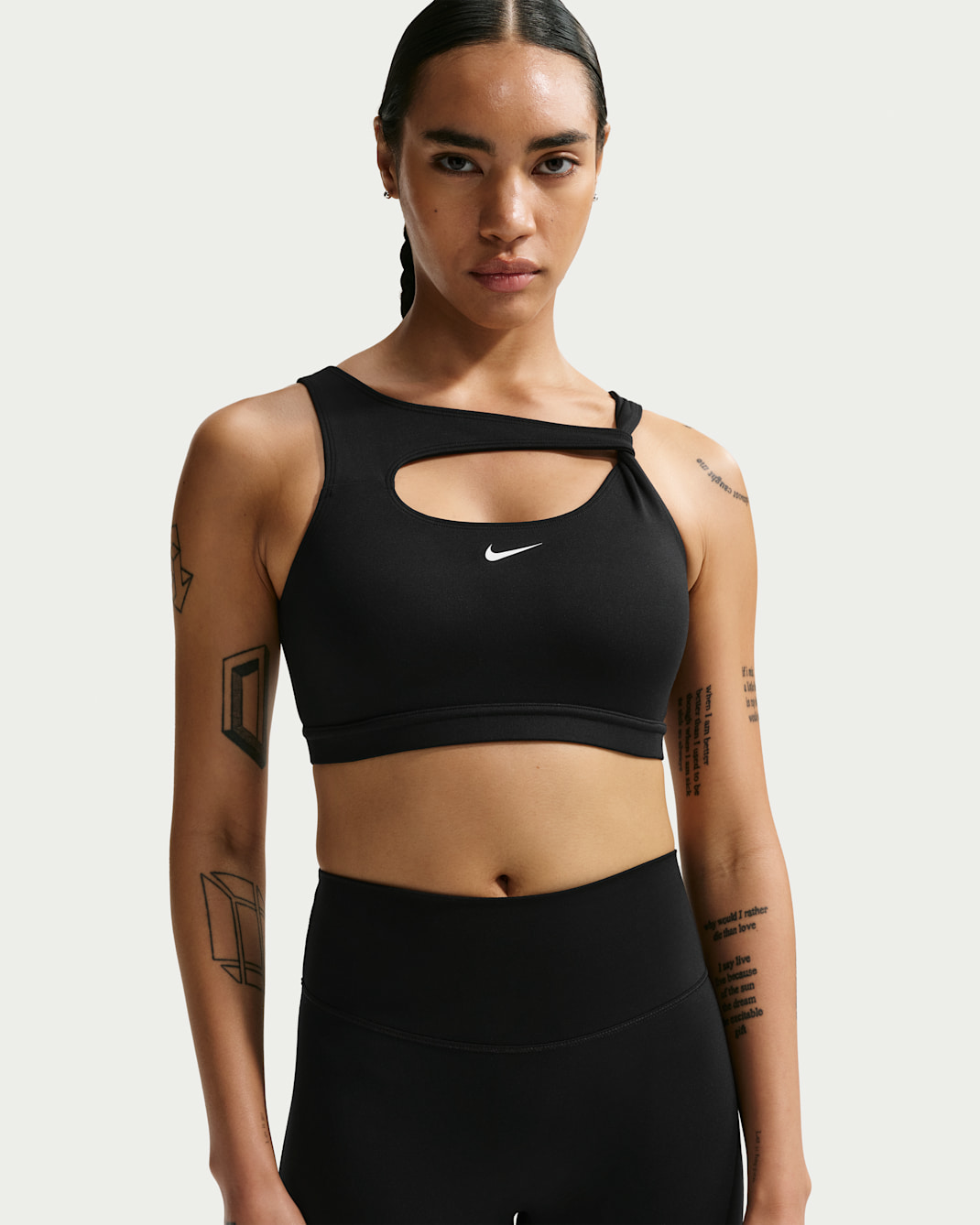 Nike One közepes tartást adó, párnázott női sportmelltartó - Fekete/Fehér