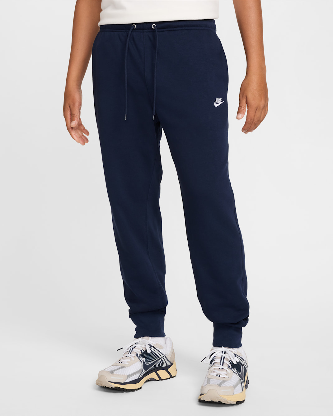 Pantaloni jogger in French Terry Nike Club – Uomo - Ossidiana/Ossidiana/Bianco
