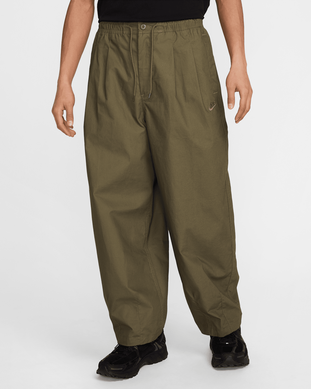 ナイキ クラブ メンズ バルーン パンツ - ミディアムオリーブ/ミディアムオリーブ
