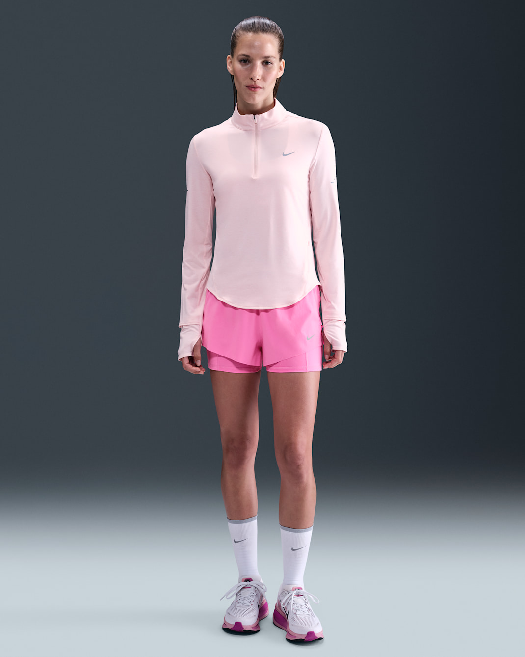 Nike Swift Dri-FIT 2-i-1 løpeshorts med mellomhøyt liv til dame - Playful Pink