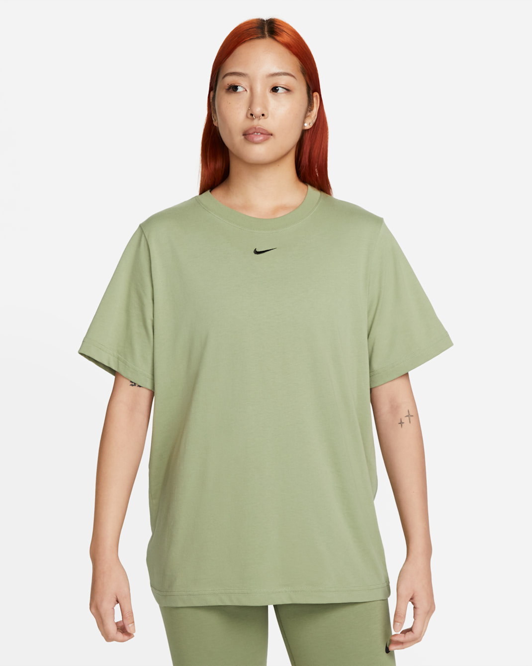 Nike Sportswear 女款 T 恤 - Oil Green/黑色