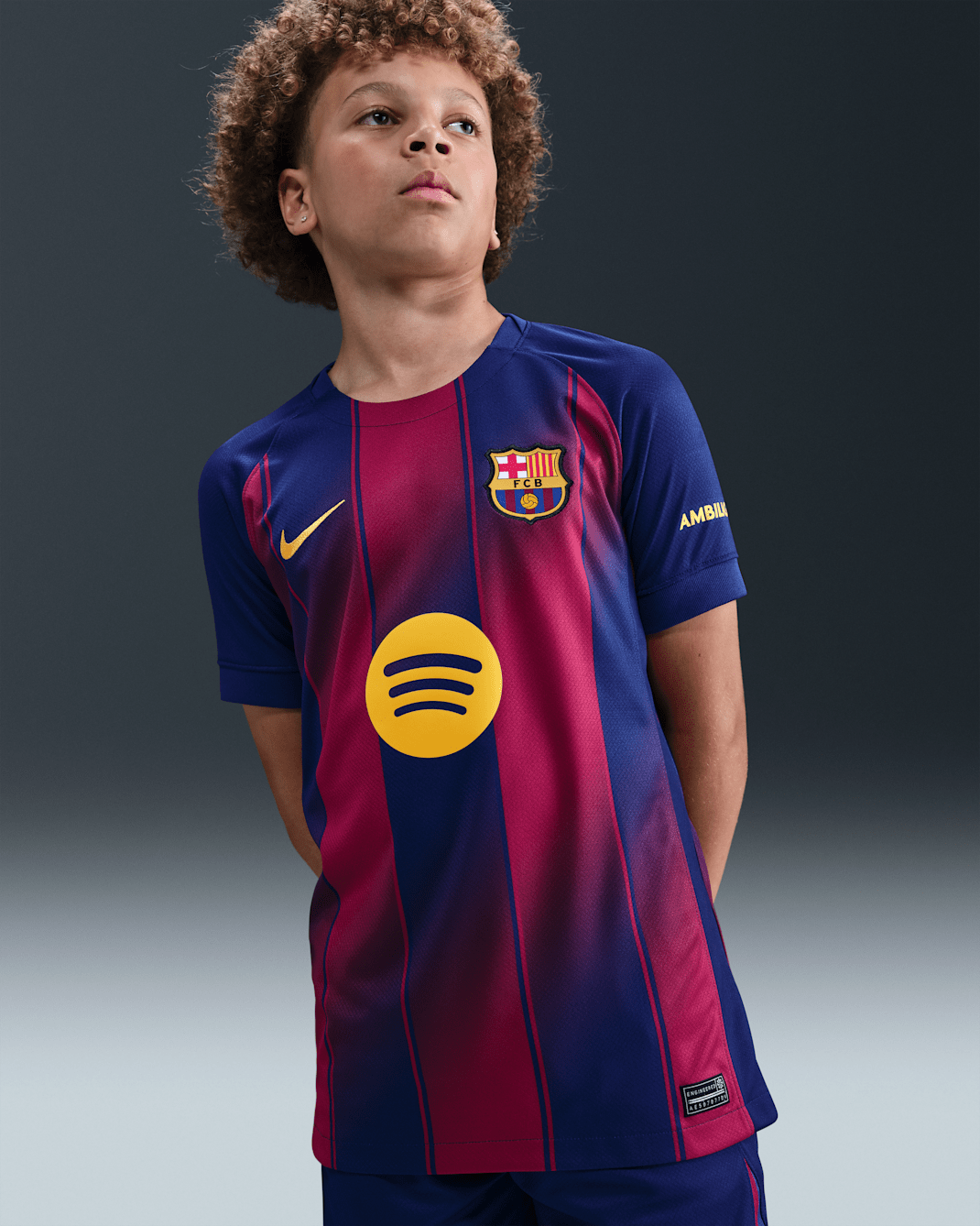 FCバルセロナ 2025/26 スタジアム ホーム ジュニア ナイキ Dri-FIT サッカー レプリカ ユニフォーム - ディープロイヤルブルー/ディープロイヤルブルー/ノーブルレッド/ミッドウェストゴールド