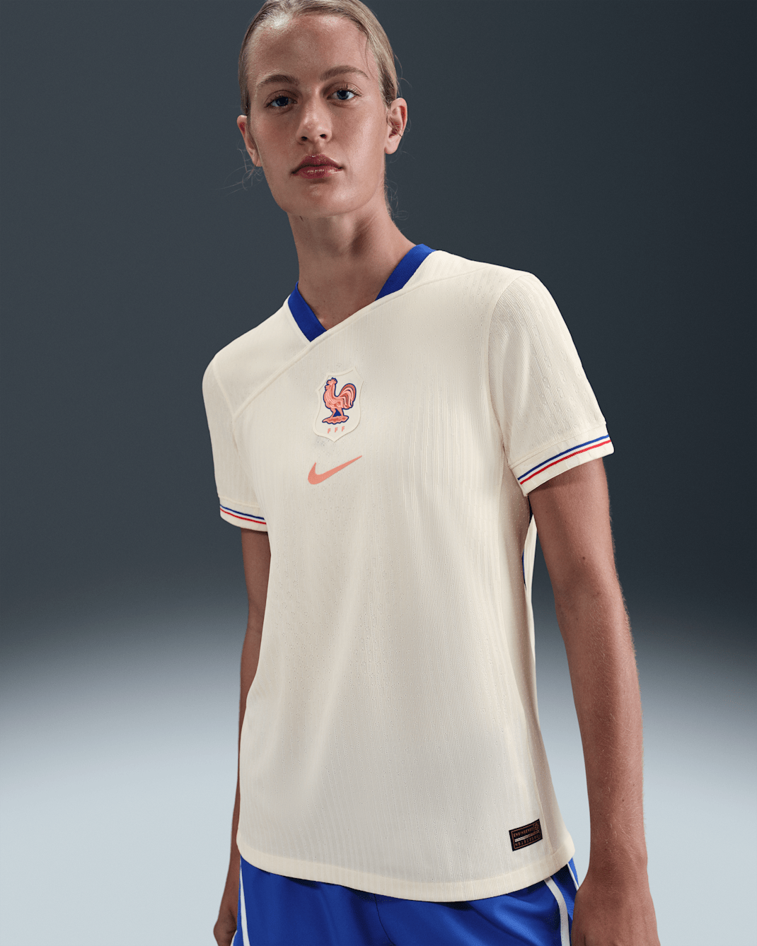 FFF 2025 Maç Deplasman (Kadın Takımı) Nike Dri-FIT ADV Authentic Kadın Futbol Forması - Pale Ivory/Sail/Bright Blue/Light Madder Root