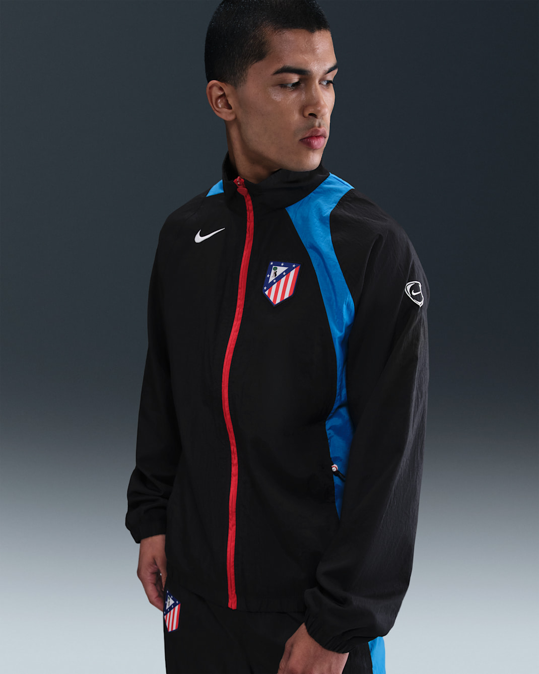 Atlético Madrid Nike Football Total 90 Fußball-Trainingsjacke (Herren) - Schwarz/Photo Blue/Sport Red/Weiß