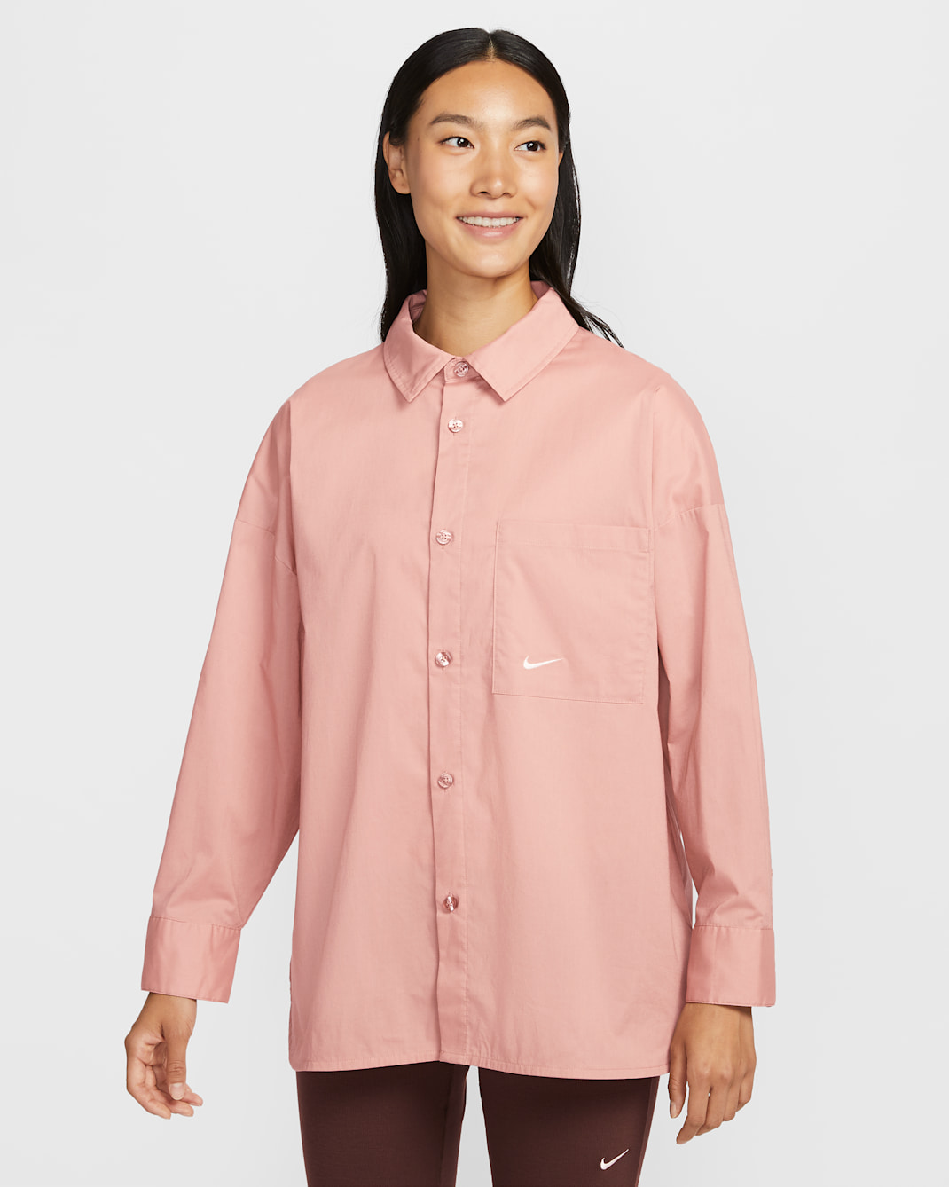 ナイキ スポーツウェア チル ポプリン ウィメンズ ルーズ ロングスリーブ ボタンアップ トップ - パーティクルピンク/セイル