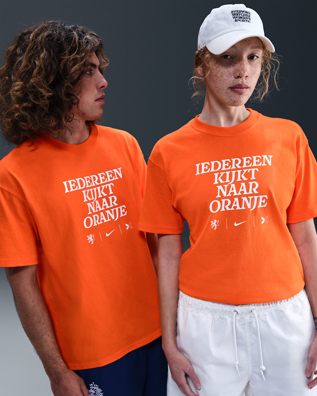 Playera de fútbol Nike by TOGETHXR Everyone Watches Women's Sports™ "Netherlands - Naranja seguridad