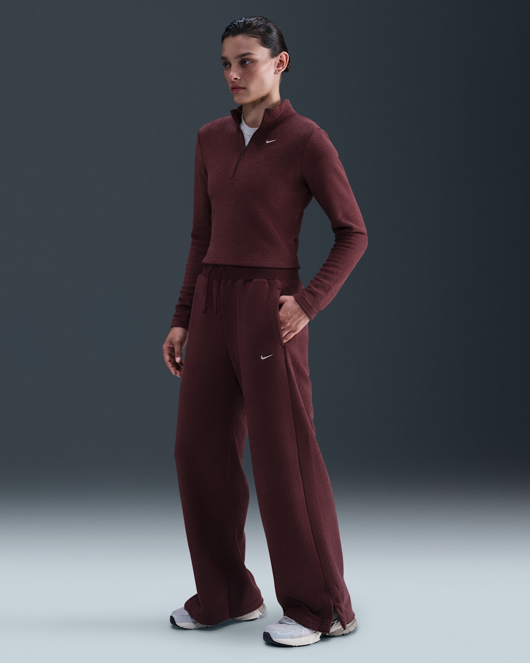 Nike Sportswear Phoenix Plush Pantalón de talle alto y tejido Fleece cálido con pierna ancha - Mujer - Burgundy Crush/Sail