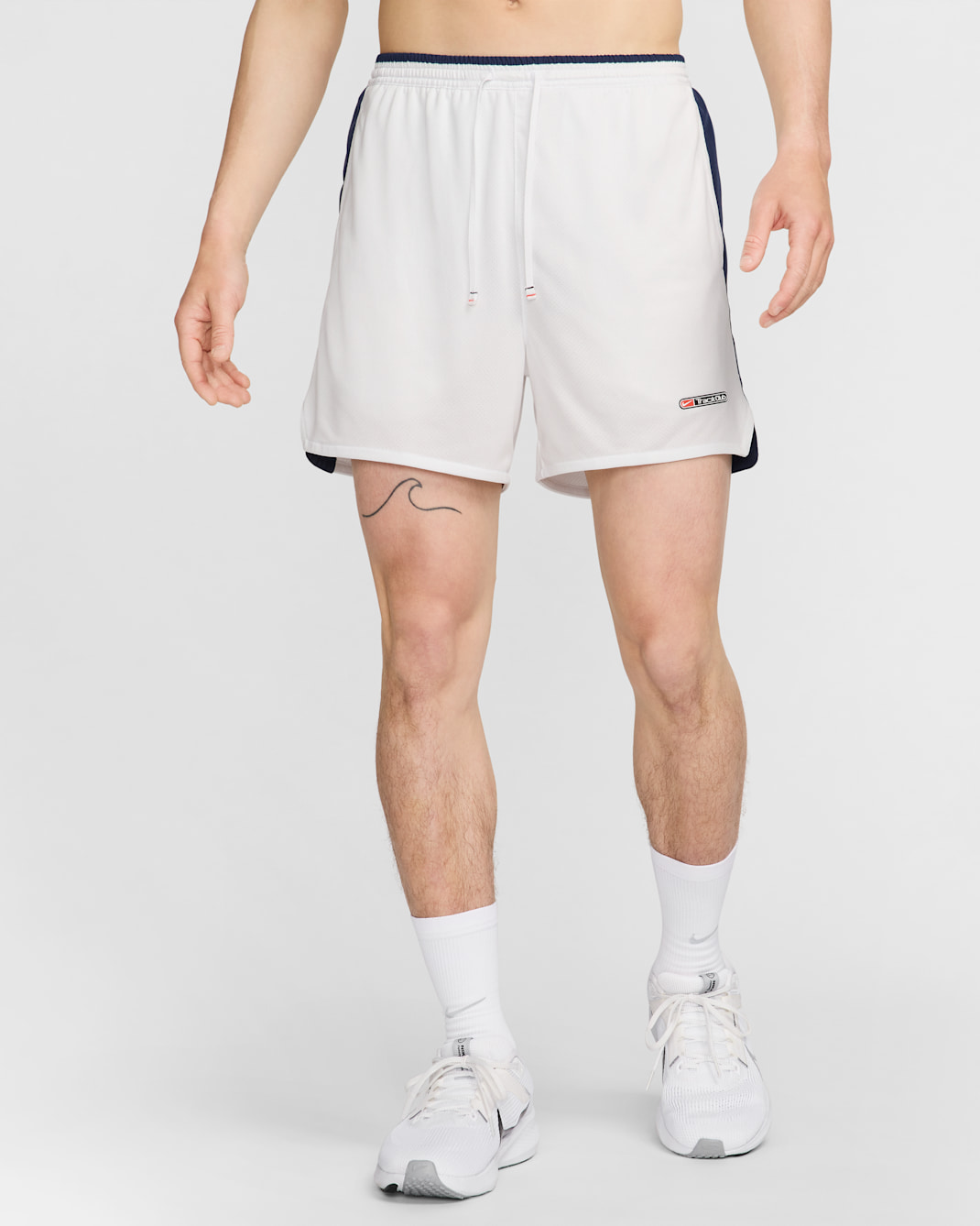 ナイキ トラック クラブ メンズ Dri-FIT 13cm ランニングショートパンツ (インナー付き) - サミットホワイト/ミッドナイトネイビー/サミットホワイト