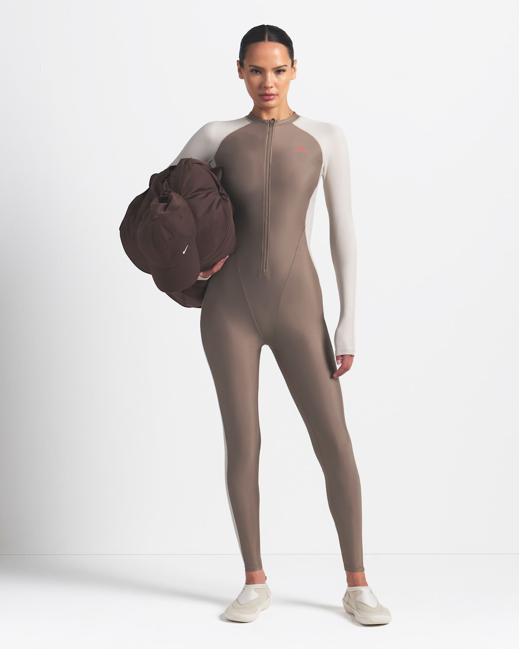 NikeSKIMS Shine Women's Zip-Front Long Bodysuit - NSKM TRUFFLE/NSKM STONE