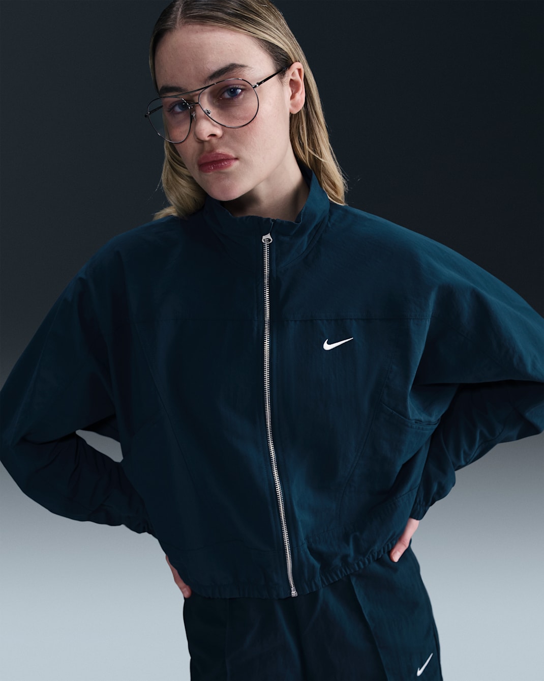 Nike Sportswear Everything Wovens Chaqueta oversize con protección UV Repel - Mujer - Armory Navy/Blanco