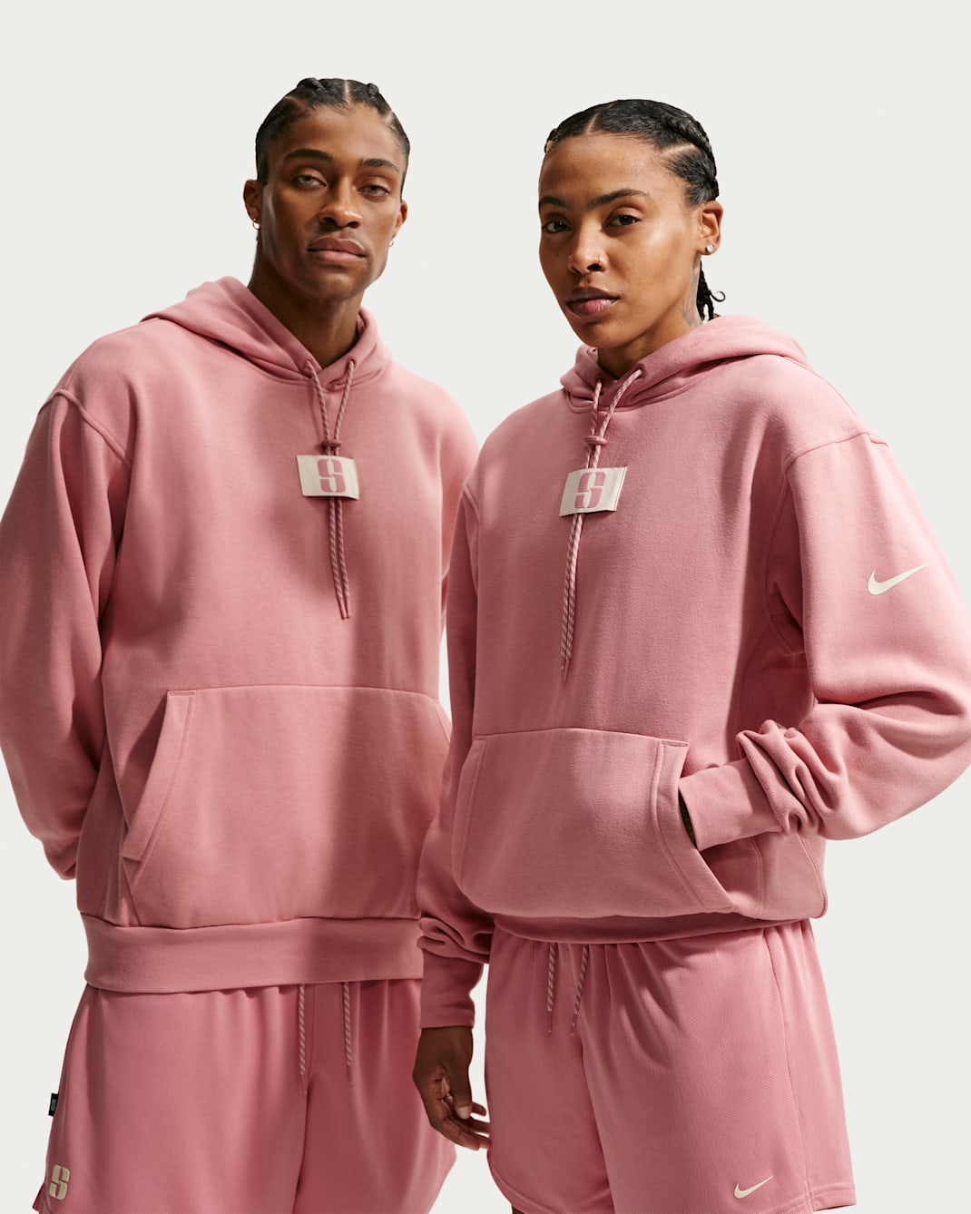 Sudadera con gorro de básquetbol de tejido Fleece Sabrina - Rojo nebulosa/Leche de coco/Leche de coco/Alabastro