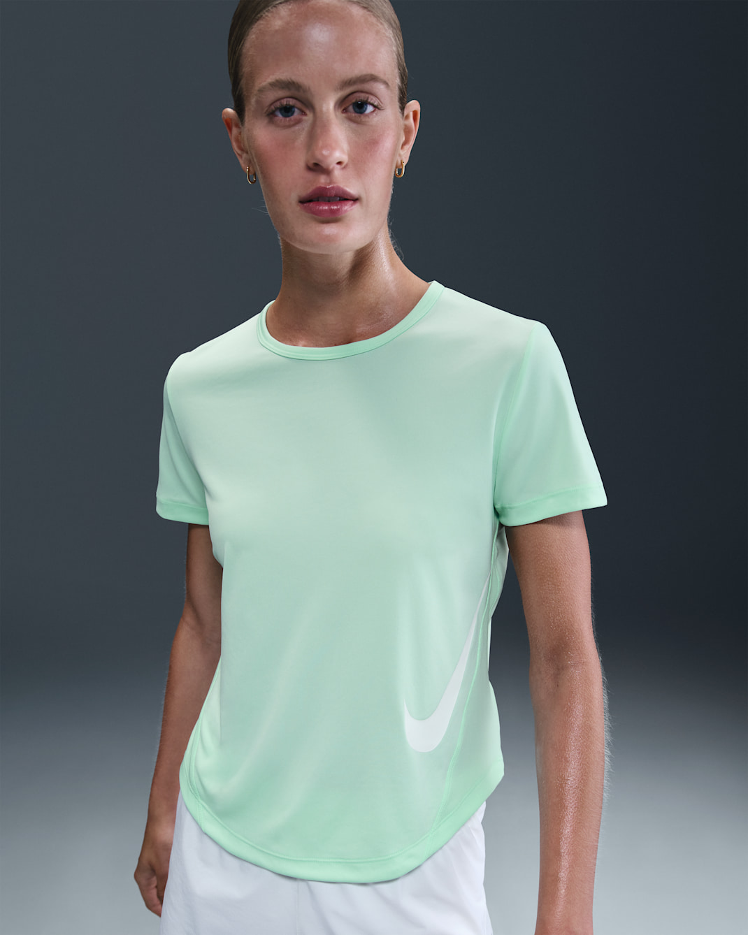 Playera de correr de manga corta Dri-FIT para mujer Nike Tempo Swoosh Run - Espuma menta/Blanco