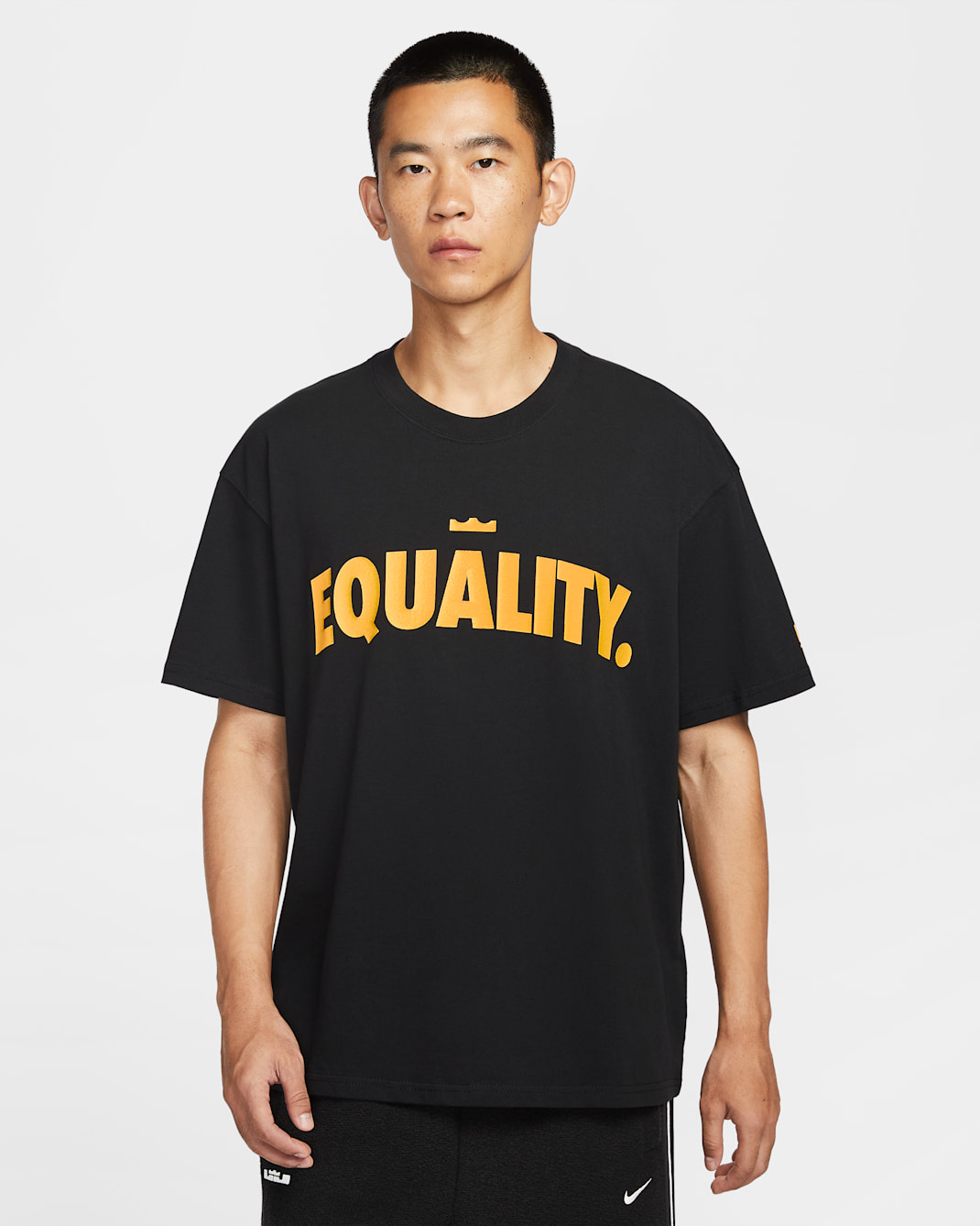 レブロン "Honor the King" ナイキ メンズ バスケットボール Tシャツ - ブラック