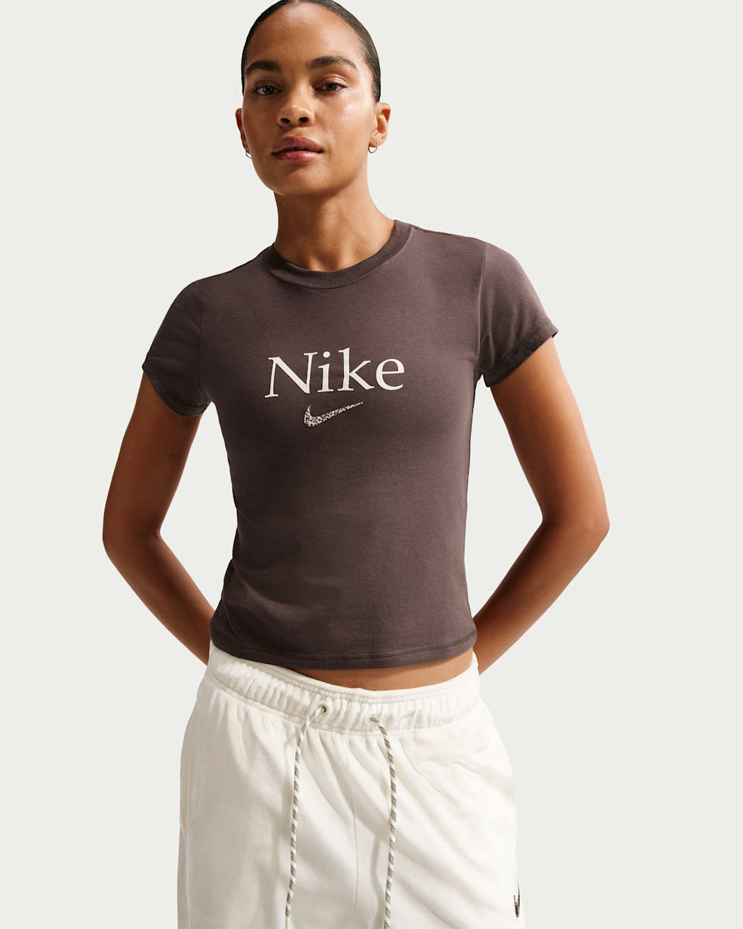 Nike Sportswear Kort T-shirt voor dames - Baroque Brown