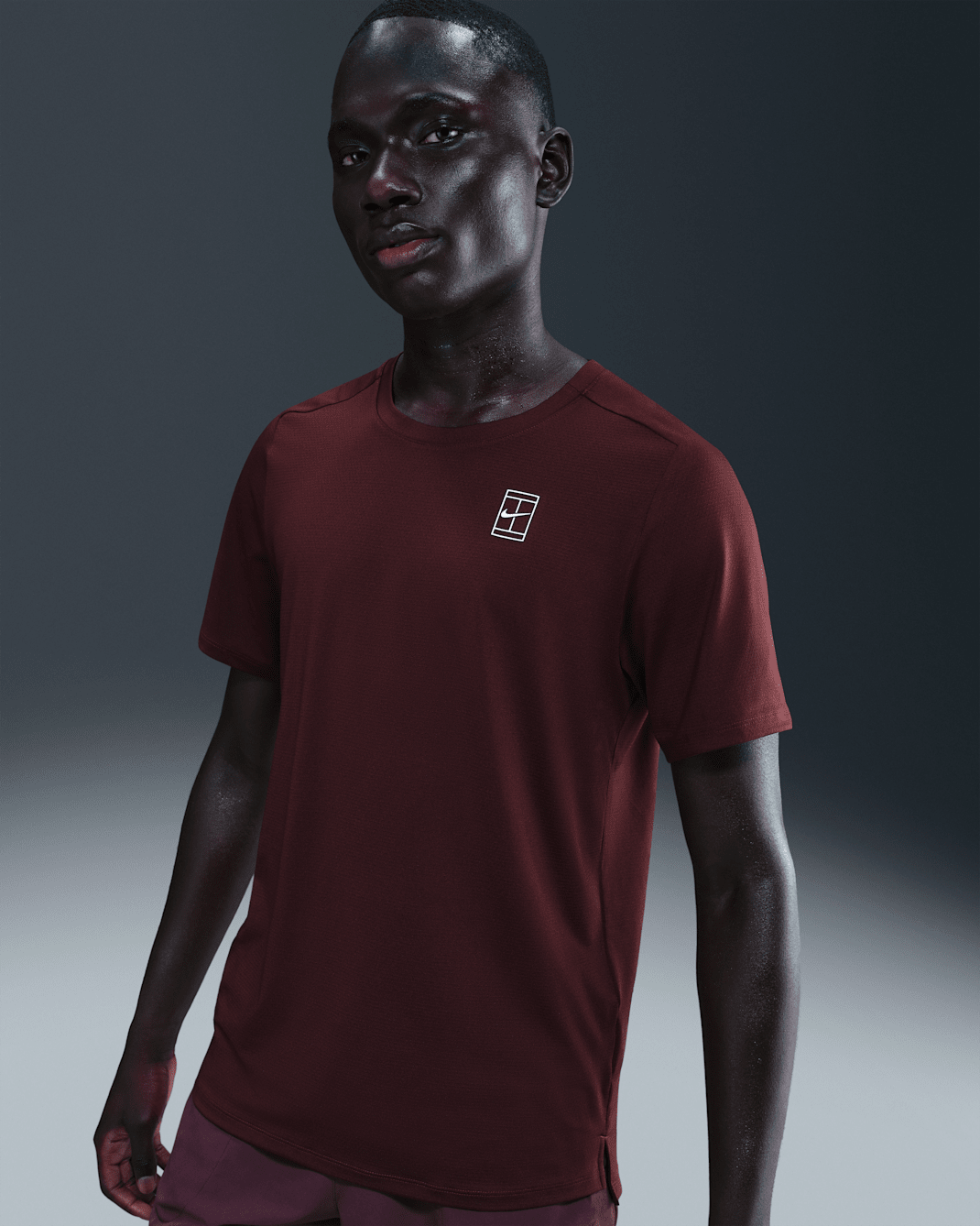 Playera de tenis Dri-FIT para hombre NikeCourt Advantage - Burdeos enérgico/Blanco
