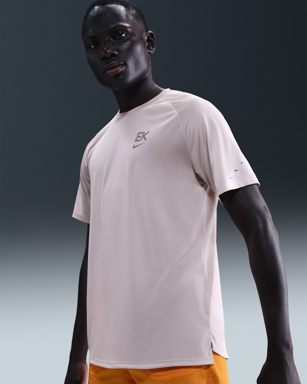 Playera de correr de manga corta Dri-FIT ADV para hombre Nike Stride "Eliud Kipchoge" - Rojo sedimento