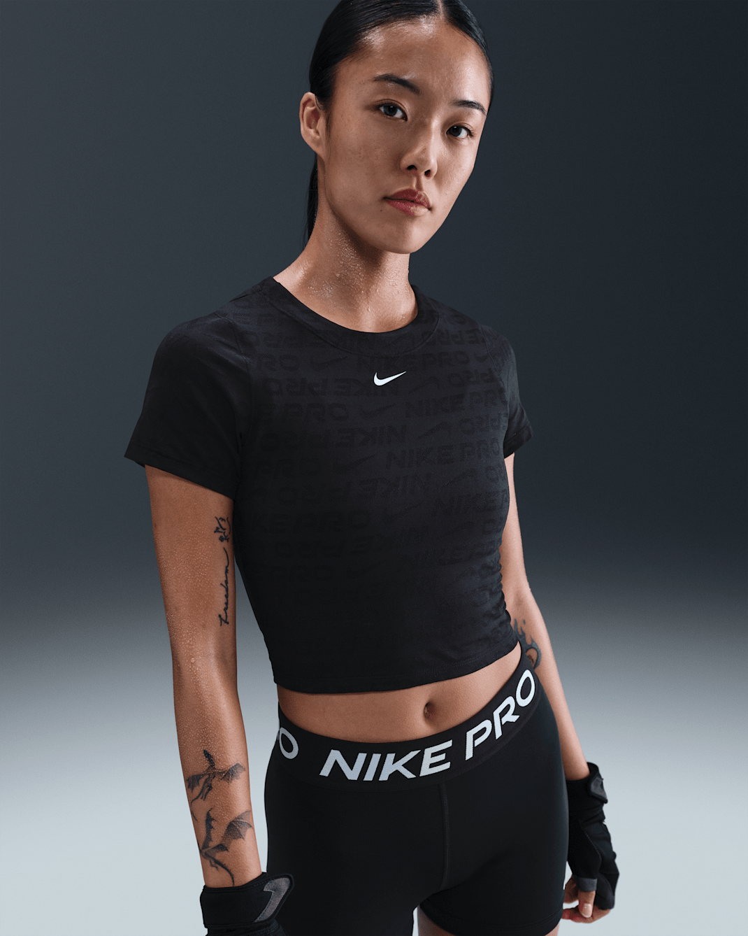 Nike Pro Women's Dri-FIT Short-Sleeve Cropped Jacquard Top - Black/White