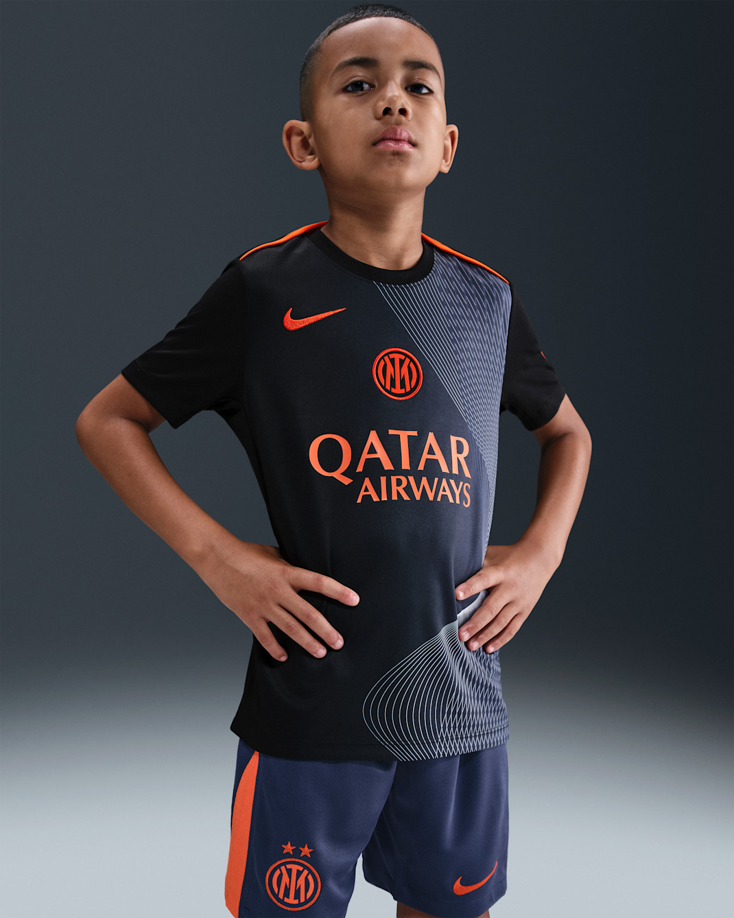 Inter Milan Academy Pro Third Older Kids' Nike Dri-FIT Total 90 Football Pre-Match Top - Black/Thunder Blue/Safety Orange