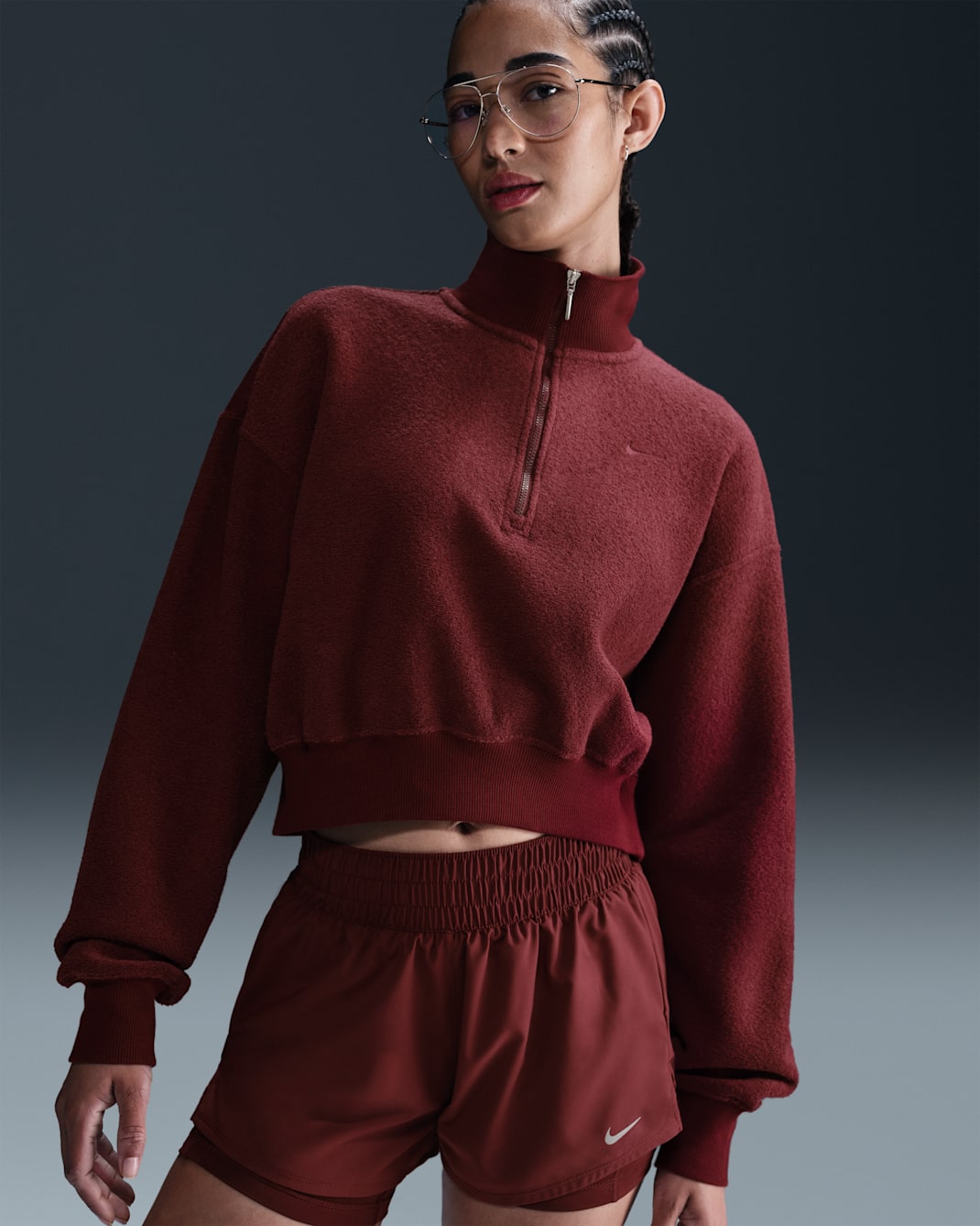 Sudadera de tejido Fleece cálido cropped con cierre de 1/4 oversized para mujer Nike Sportswear Phoenix Plush - Rojo team oscuro/Rojo team oscuro