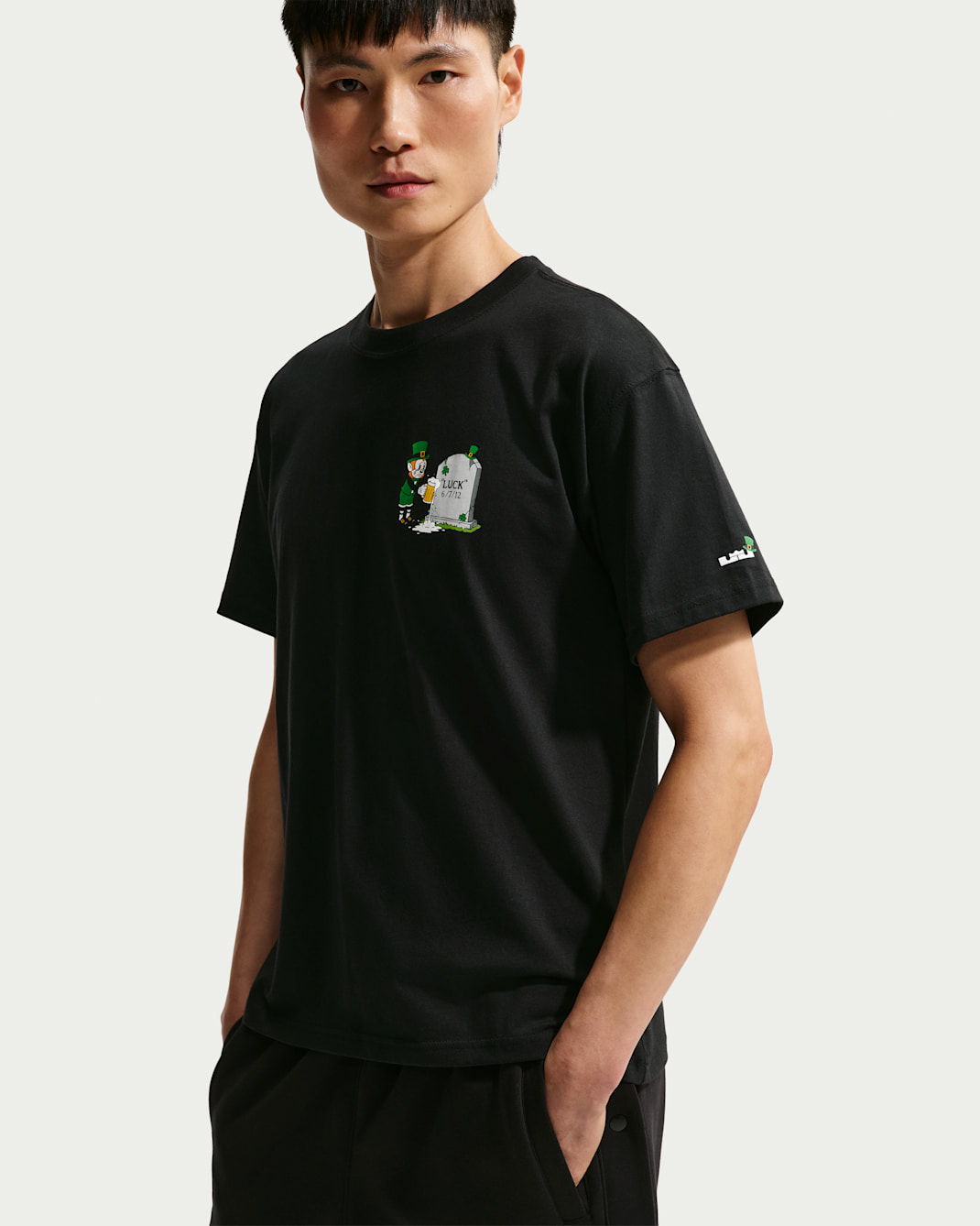 レブロン "Green With Envy" ナイキ メンズ バスケットボール Tシャツ - ブラック
