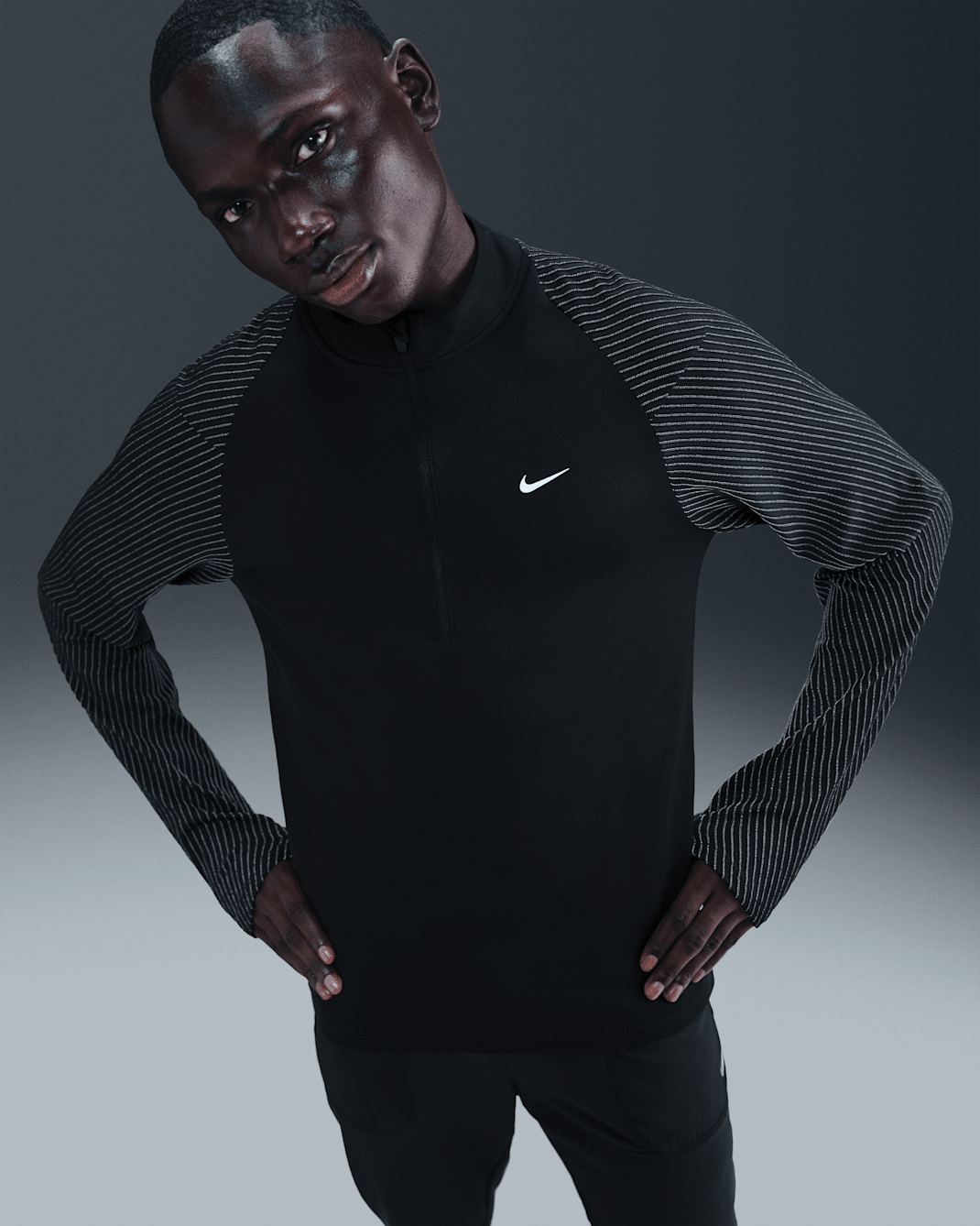 Męska bluza do biegania z zamkiem 1/2 i akcentami o designie odbijającym światło Dri-FIT Nike - Czerń