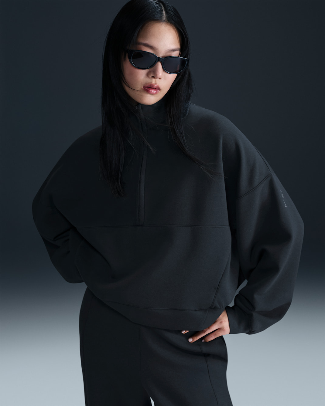 Top oversize con zip a metà lunghezza Dri-FIT Nike 24.7 ImpossiblySoft – Donna - Nero/Dark Smoke Grey