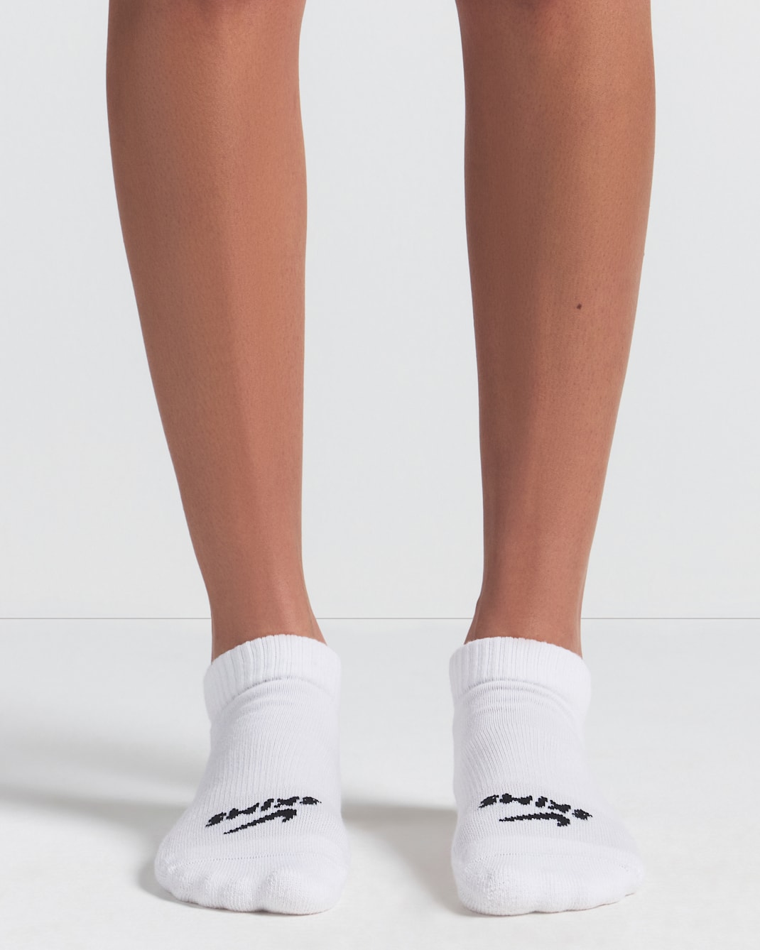 Calcetines al tobillo NikeSKIMS Dri-FIT para mujer (3 pares) - Multicolor/NSKM SNOW/NSKM OBSIDIAN