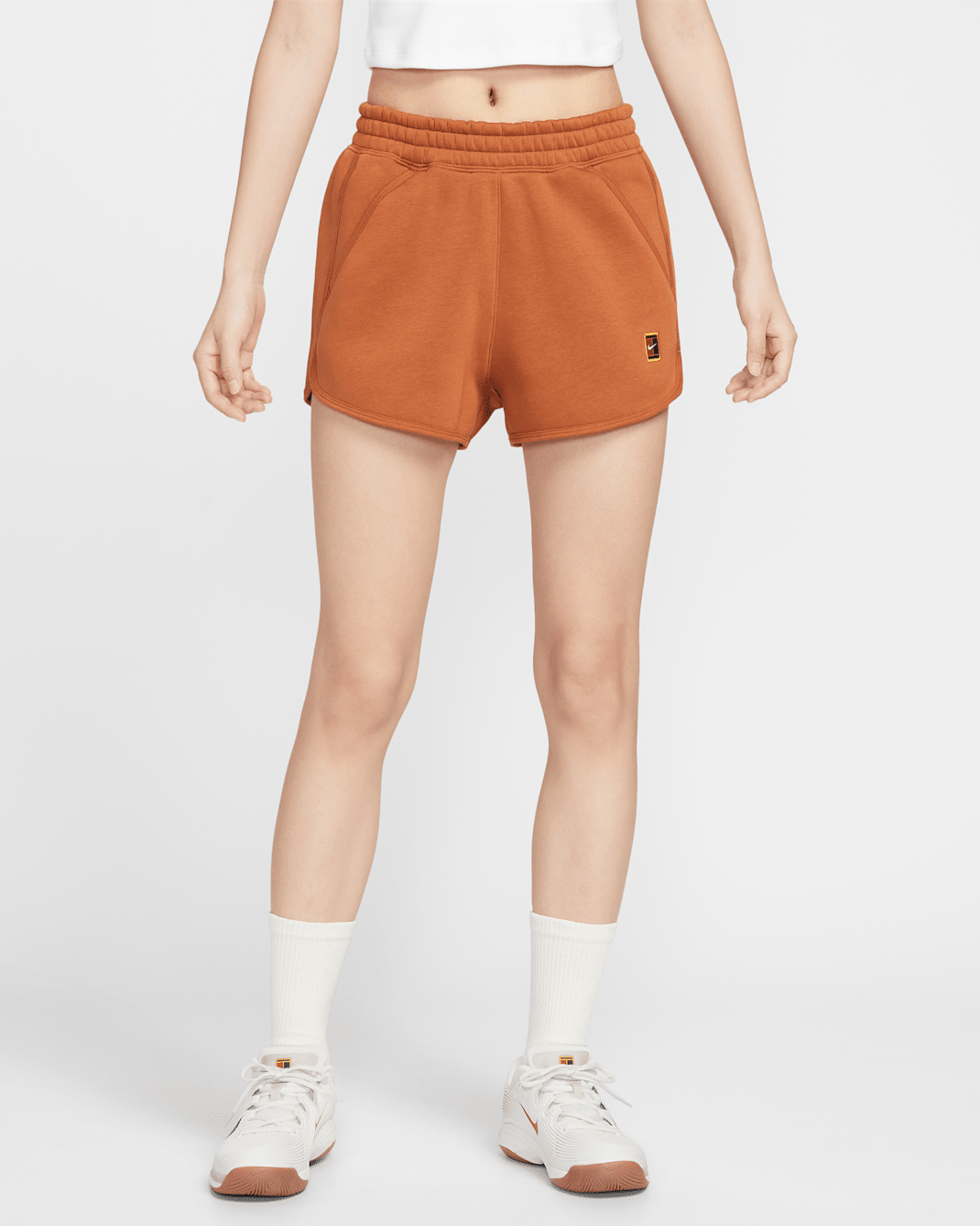 나이키코트 헤리티지 여성 미드라이즈 플리스 테니스 쇼츠 - 다크 러싯