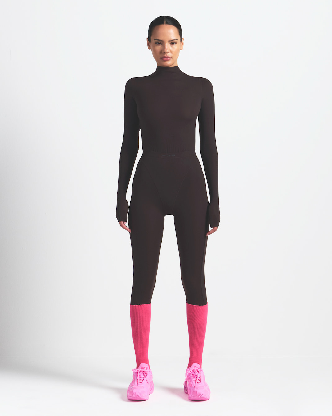 NikeSKIMS Weightless Layers Women's High-Waisted V-Panel Leggings - NSKM DARK ROAST