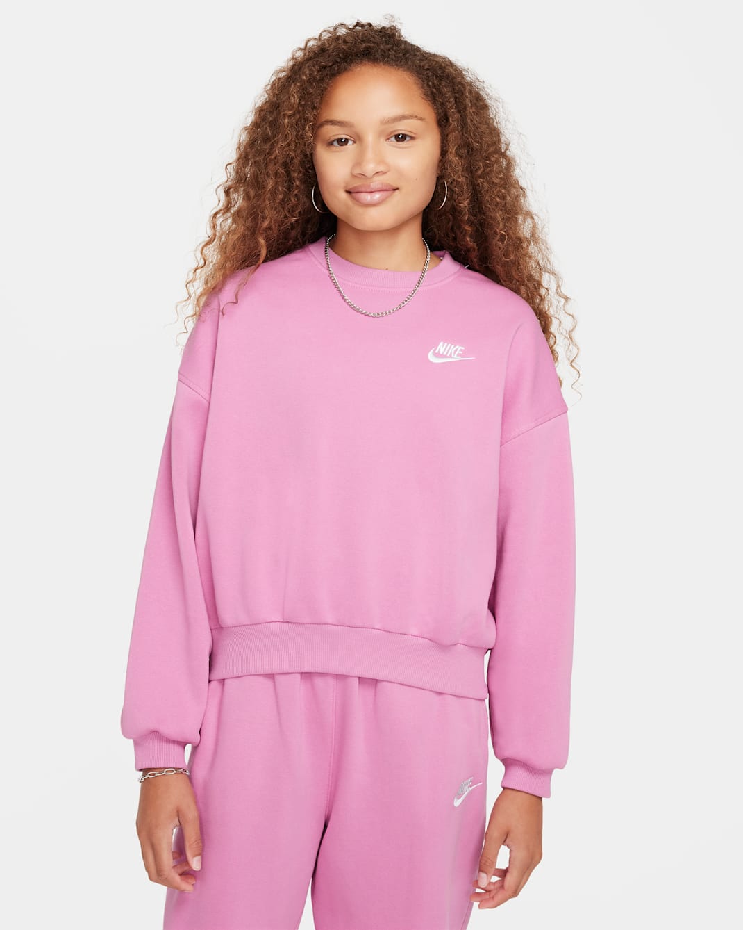 Sudadera de cuello redondo Dri-FIT de corte cuadrado para niña Nike Sportswear Club Fleece - Flamenco mágico/Blanco