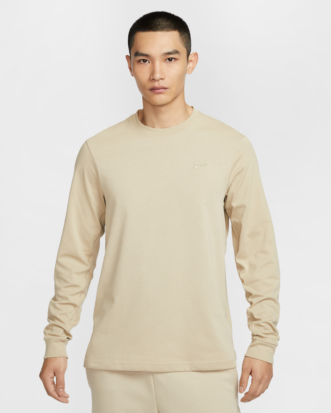 ナイキ プライマリー メンズ Dri-FIT ロングスリーブ バーサタイル トップ - デザートカーキ/デザートカーキ