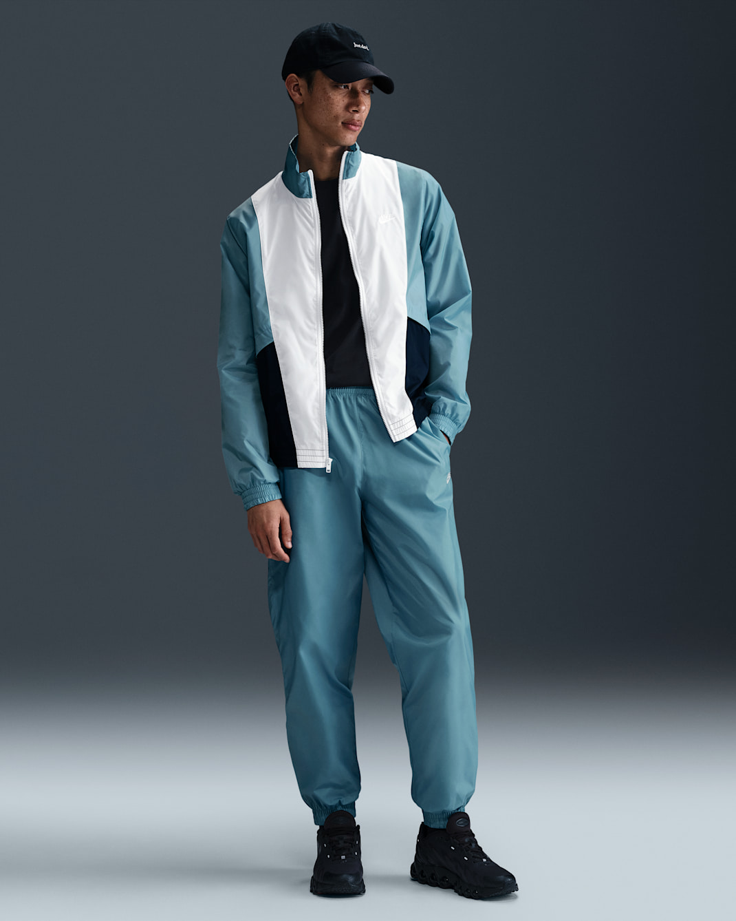 Conjunto deportivo tejido Nike Club para hombre - Denim turquesa/Obsidiana/Polvo fotón/Blanco