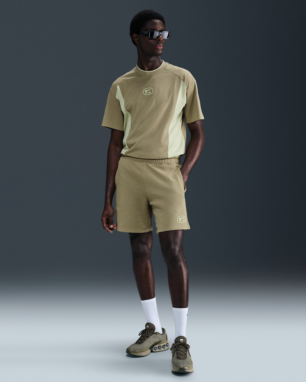 Nike Air Herrenshorts aus French Terry - Neutral Olive/Olive Aura
