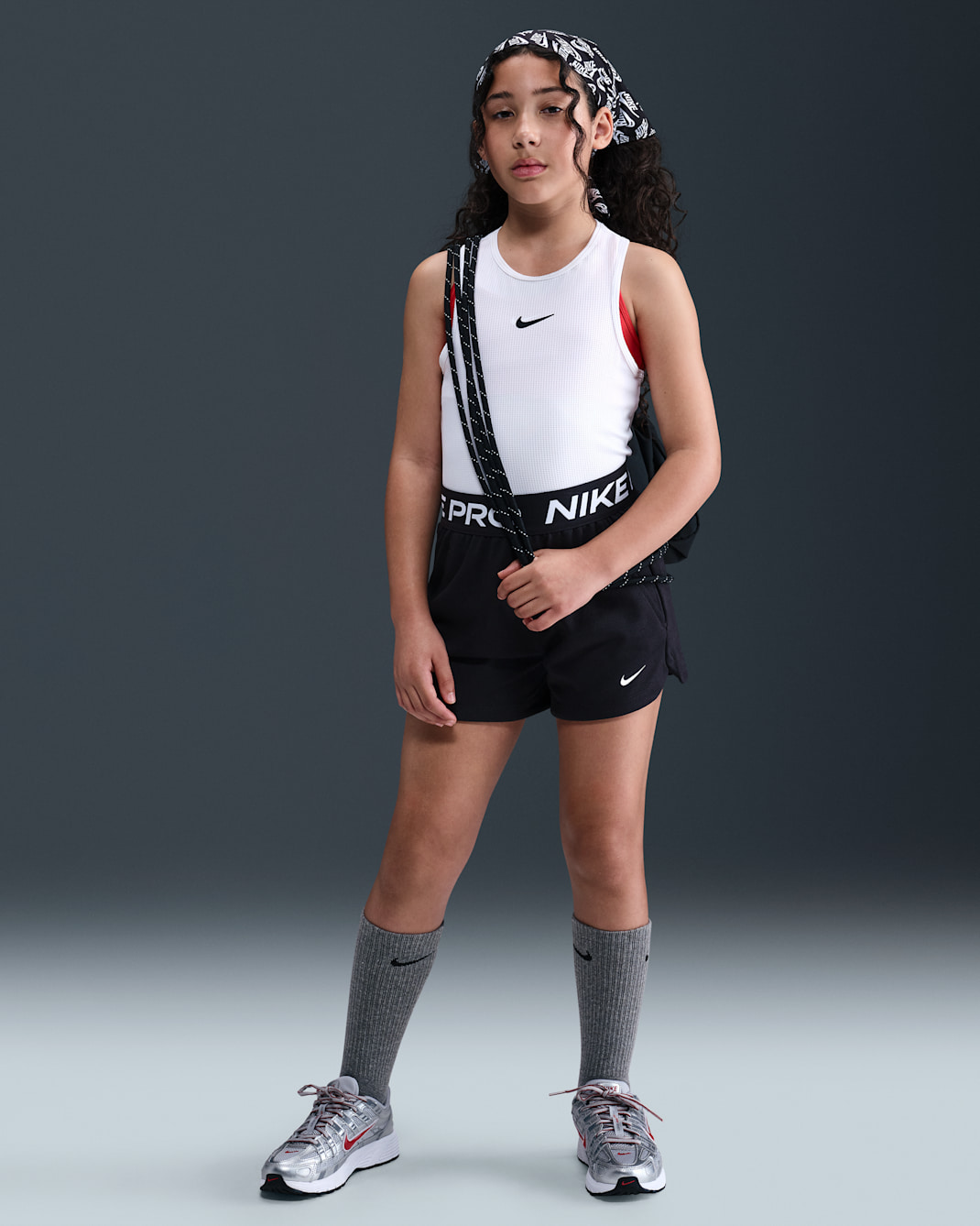 Nike Pro Fleece Dri-FIT Genç Çocuk (Kız) Şortu - Siyah/Siyah/Siyah/Beyaz